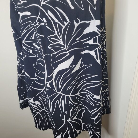 Catherines Womens 2X Button-Down Blouse Black White Leaf Print Polyester blend - Picture 3 of 6